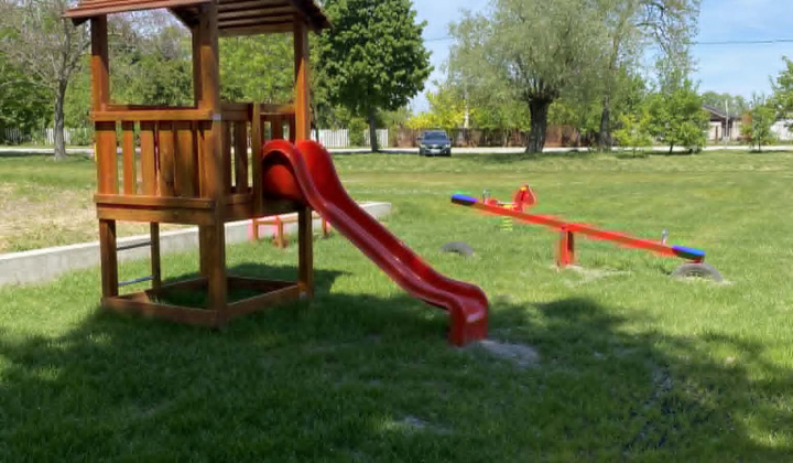 Výstavba detského ihriska Kľučiarove Kračany